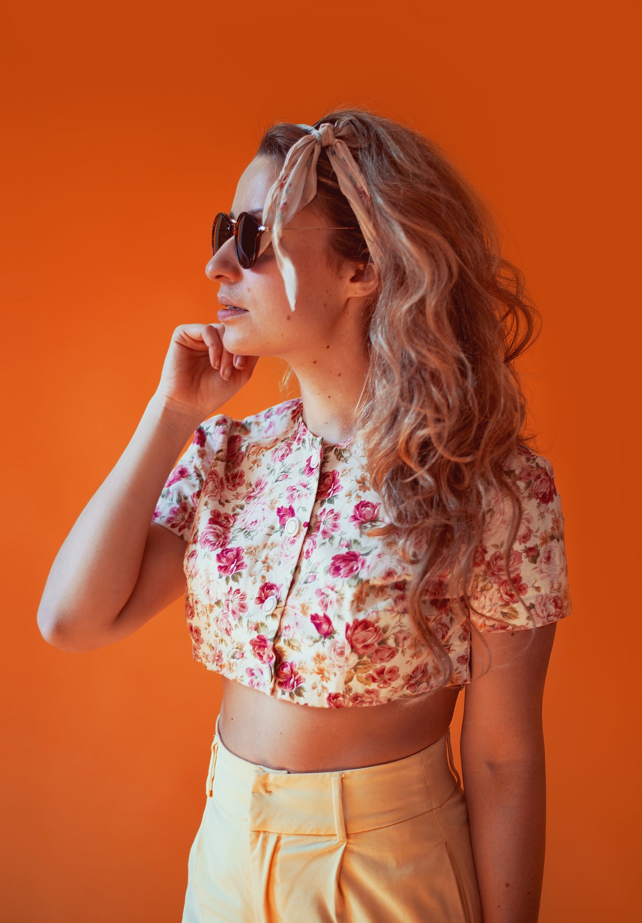 Model-in-sunglasses-and-summer-clothes